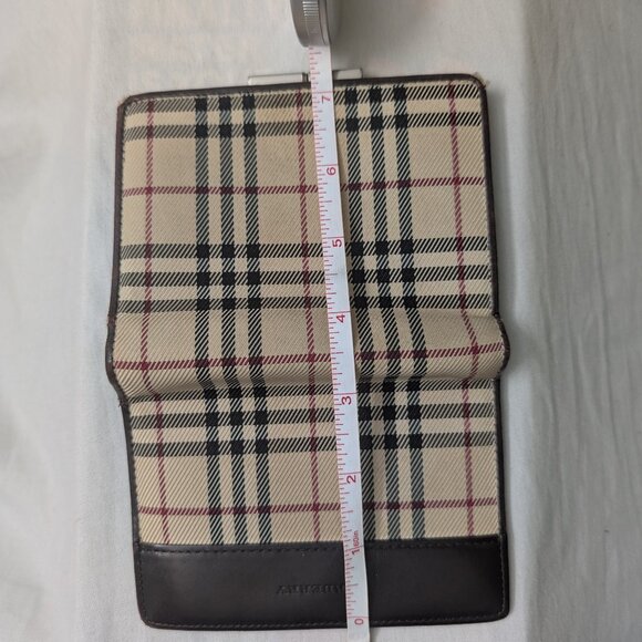 Burberry bi-fold wallet with a metal kiss-lock coin - Picture 3 of 10